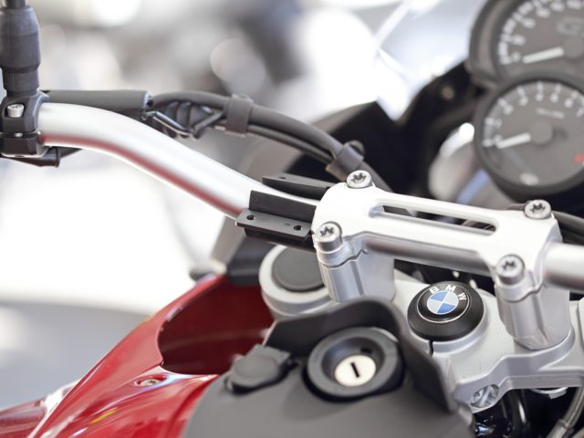 Interphone ACCMOTO2USB kormányra szerelhető 2A-es dupla USB aljzat 2